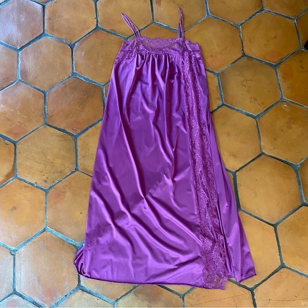 VTG Lorraine Purple Silky Long Lingerie Nightgown Medium M Lace Trim Goddess USA